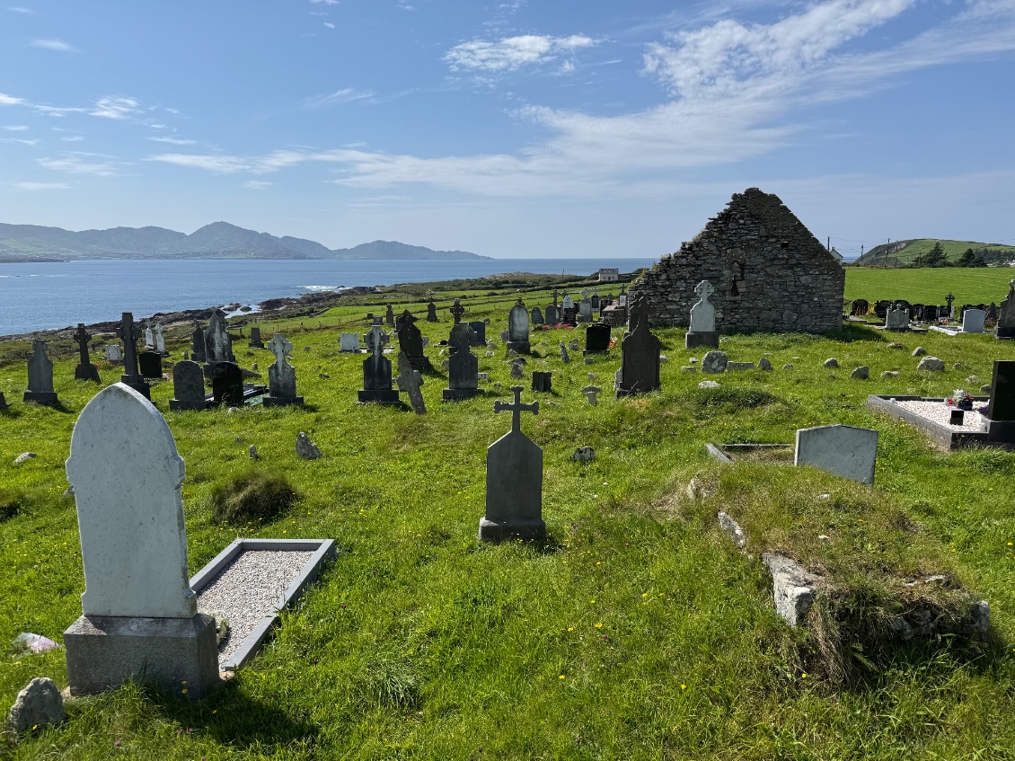 Le site d’installation de cette église est désormais un cimetière