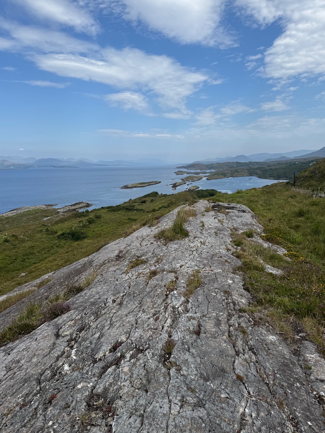 La côte de Bera avec toutes ces petites iles