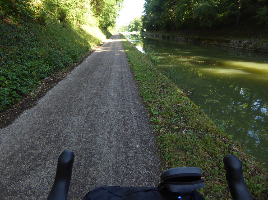 Mise en jambe le long du canal de Bourgogne