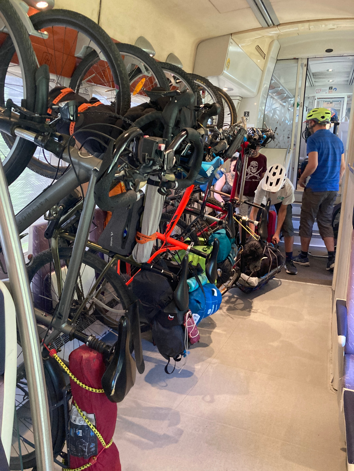 Dans le train Nevers-(Étang-sur-Arroux)-Dijon