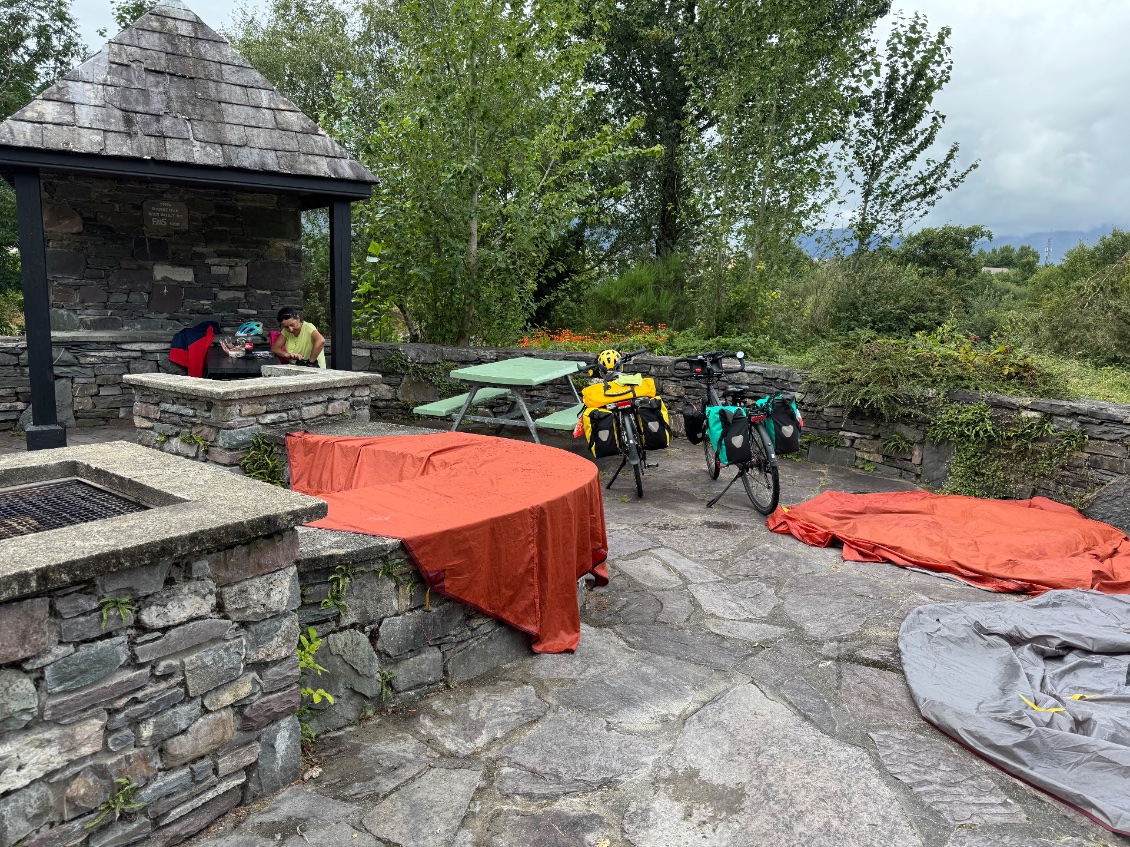 La Zone de pique nique est idéale pour faire sécher la tente