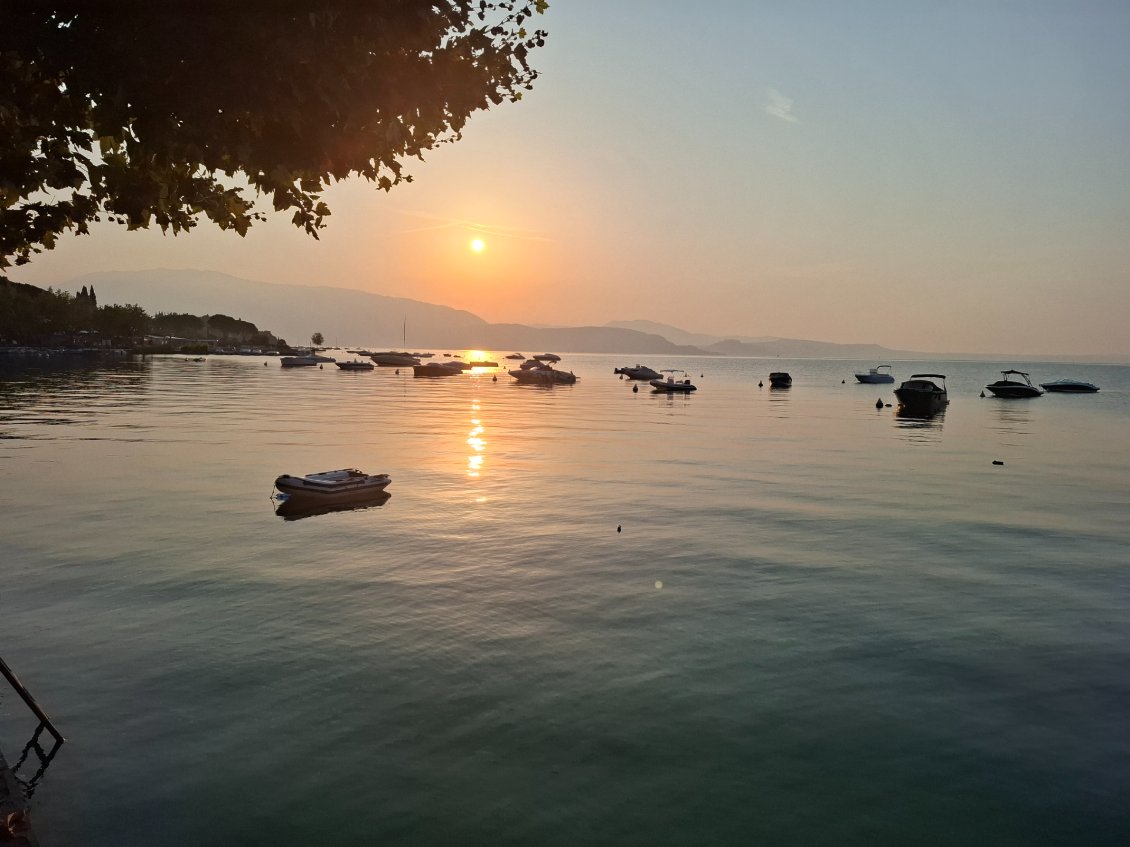 Lever de soleil sur le lac de Garde