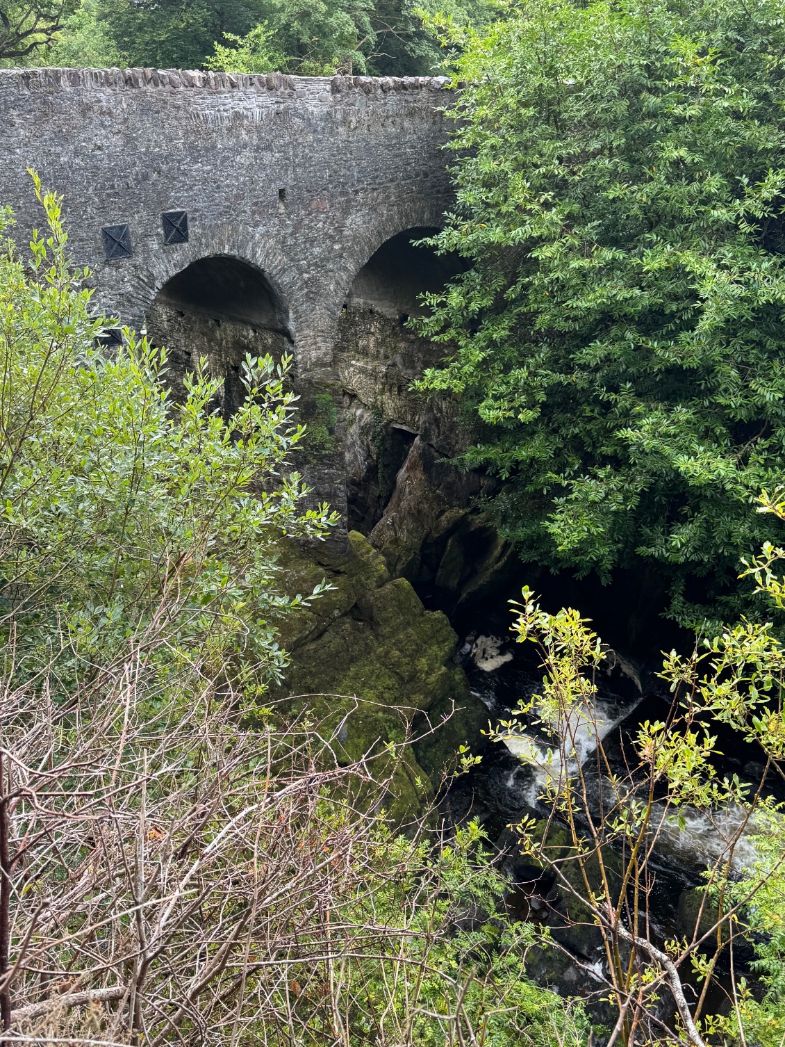 Blackwater Bridge, pont sur une rivière très encaissée 