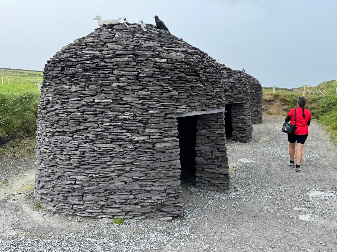 Habitat reconstitué, les originaux sont sur Skellig. Il s’agit d’habitation d’un monastère.