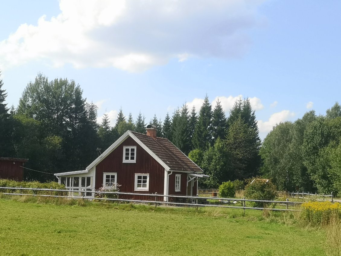 De retour à vélo on retrouve les jolis maisons suedoises