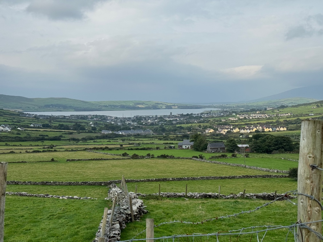 Vue sur Dingle derrière nous