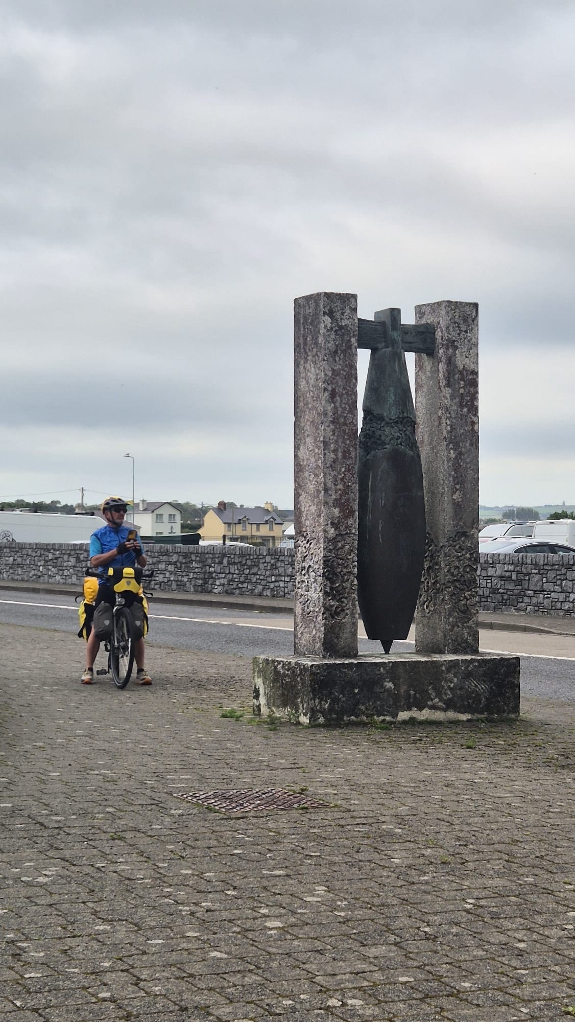 Une statue dans légende