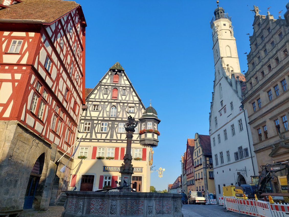 Même s'il a fallut remonter 2 km pour repasser à Rothenburg, nous apprécions la visite matinale (température agréable et belle lumière).
