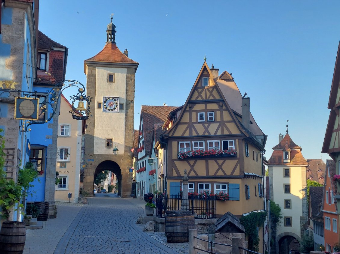 Il est 7h00. nous sommes seuls dans les rues de Rothenburg.