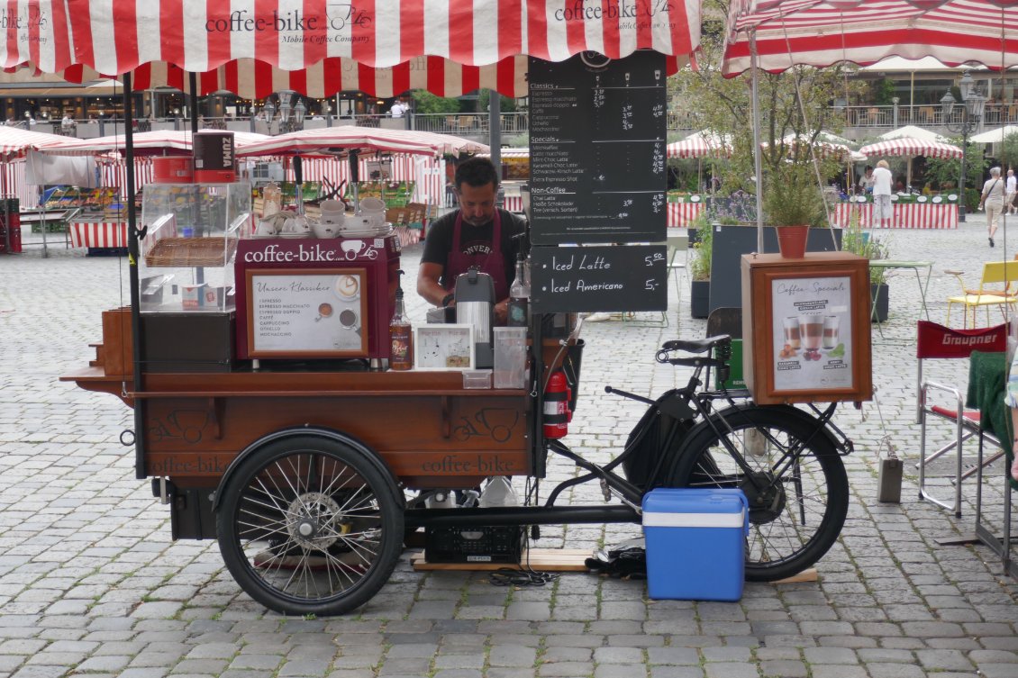 Ici le vélo devient café.