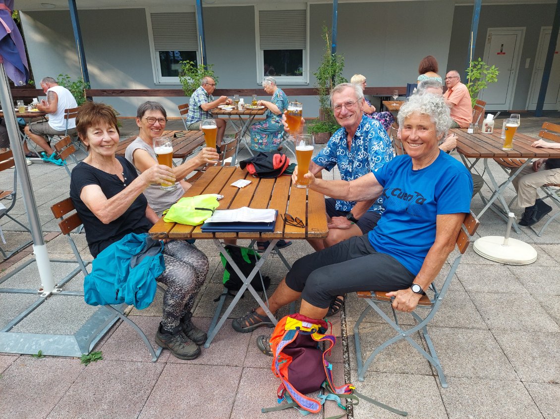 Au bar du camping.