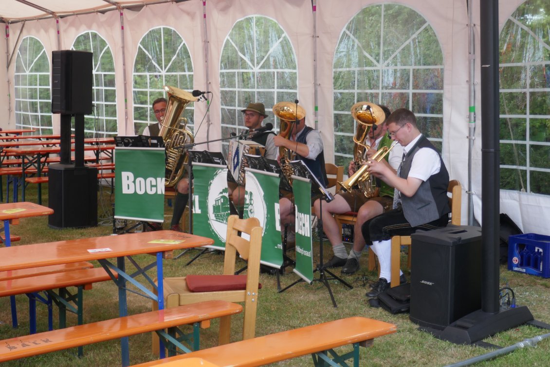 Et tout cela en musique.