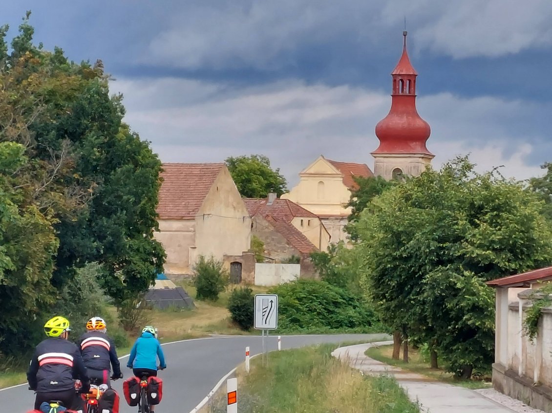 Sur les routes tchèques, il faut partager la route avec les voitures et les camions.