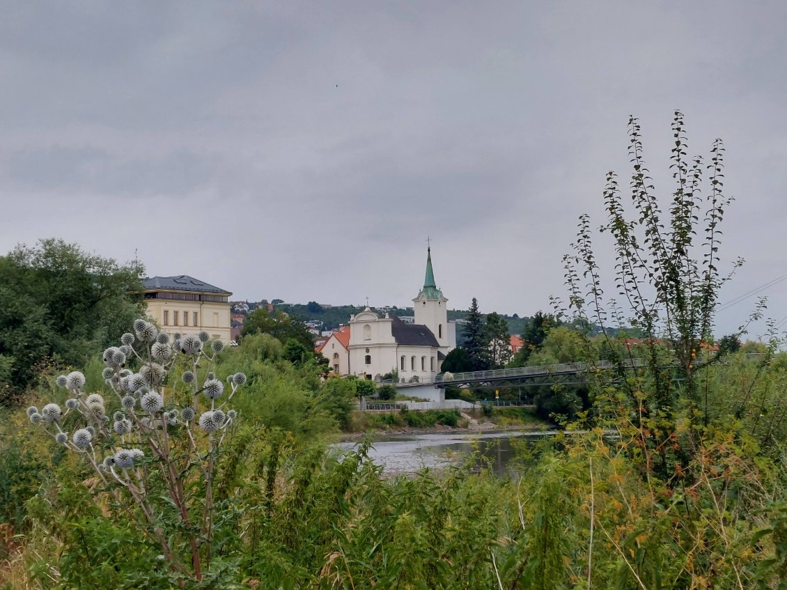 Le long de la rivière Belounka.