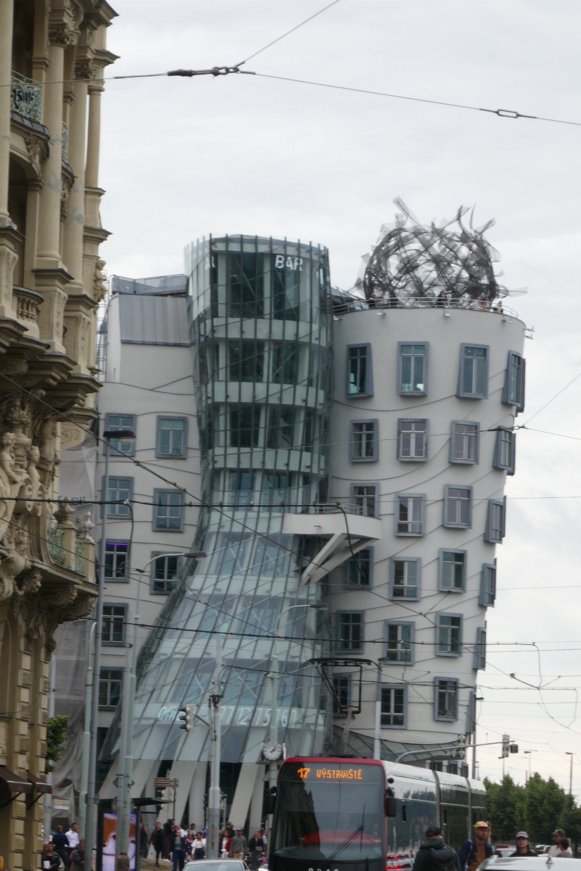 Une des curiosités de Prague : la maison dansante conçue par l'architecte Franck Gehry dans les années 90.