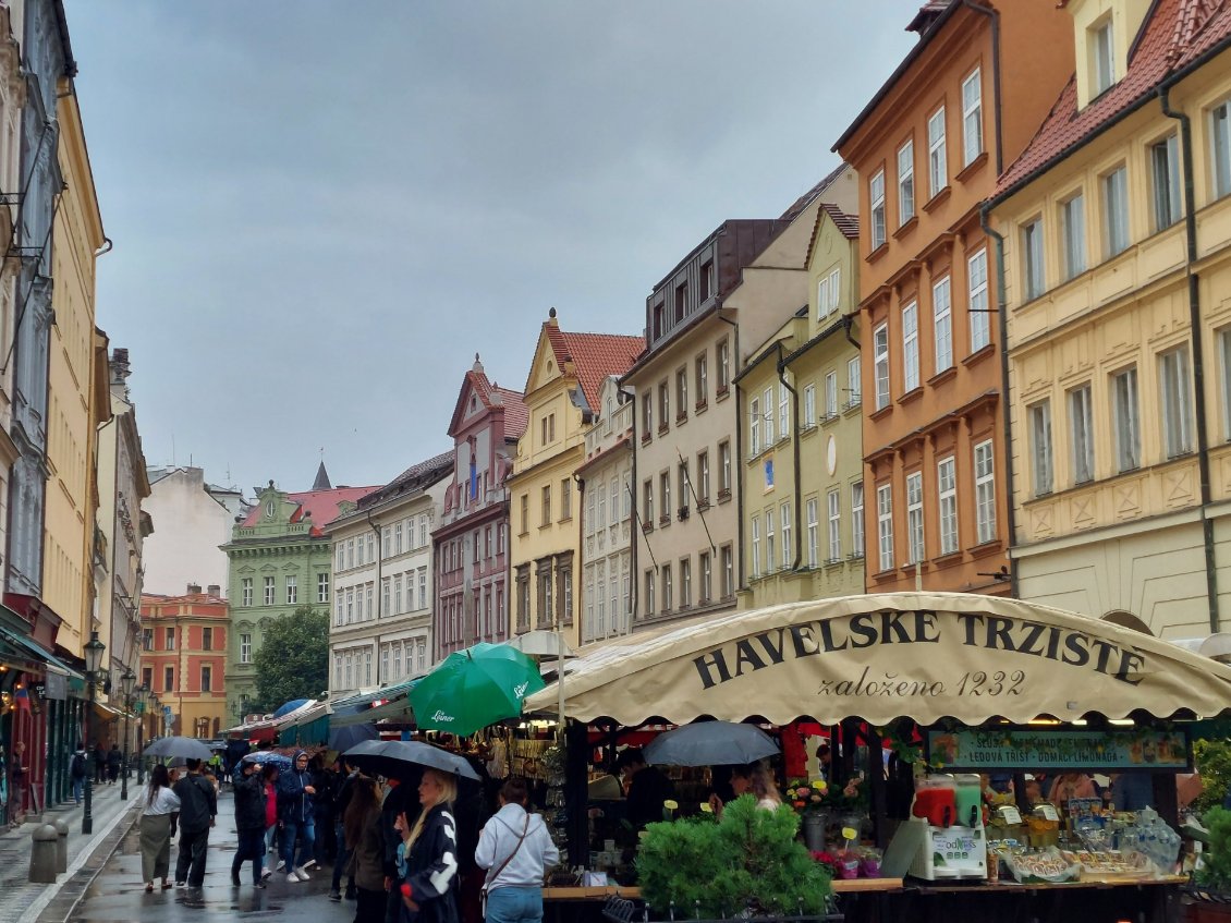 Marché dans la ville nouvelle.