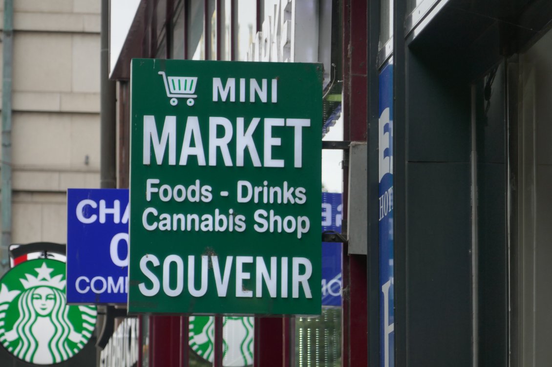 A Prague, on trouve les produits dérivés du cannabis au mini Market. Il y a même du chocolat au cannabis !