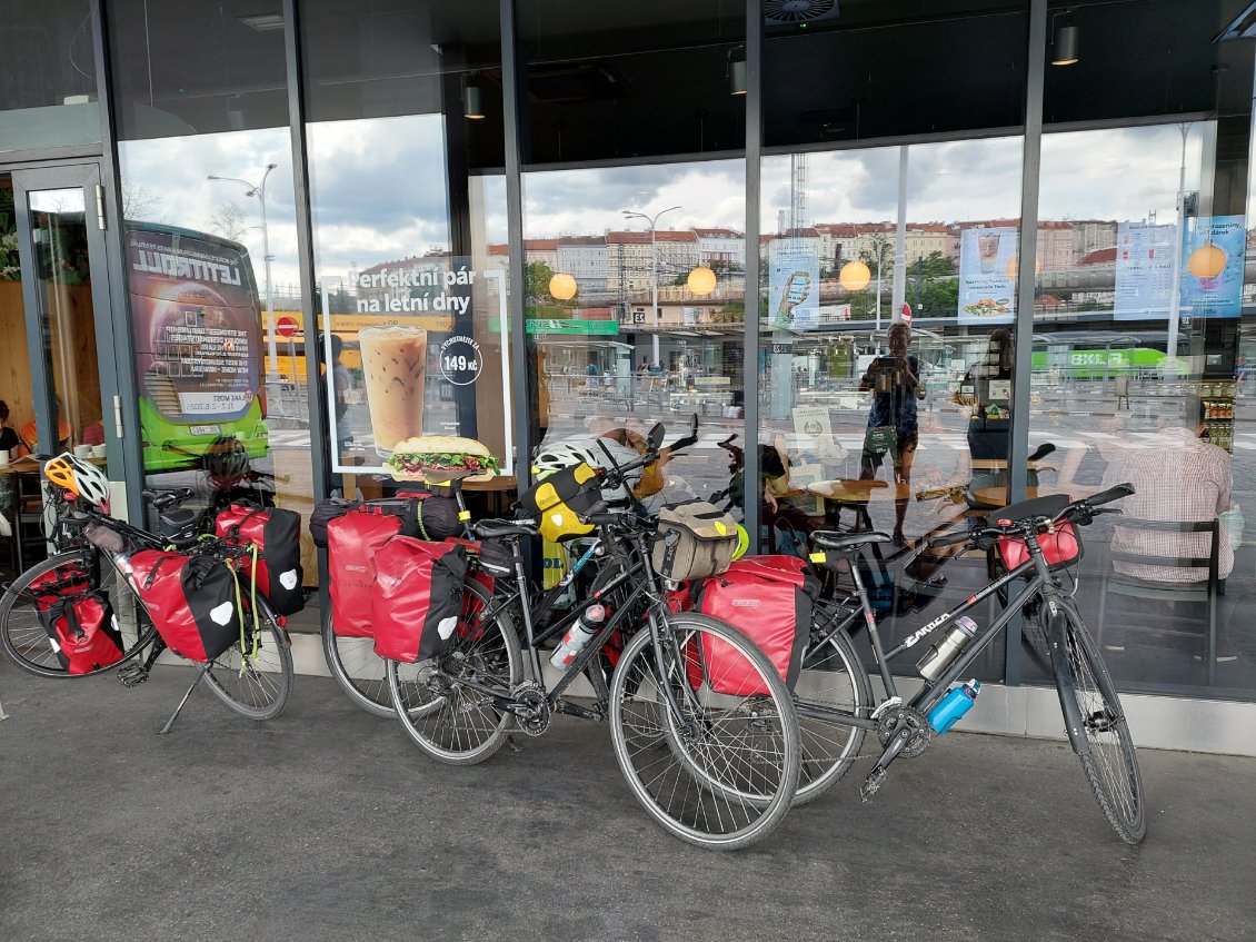 Gare routière de Prague, terminus de notre séjour en Tchéquie.