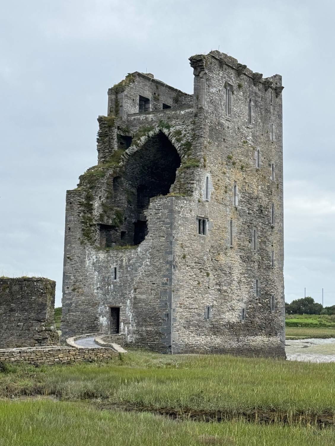 Le fort de Carrigafoyle avec ses étage en voûtes.