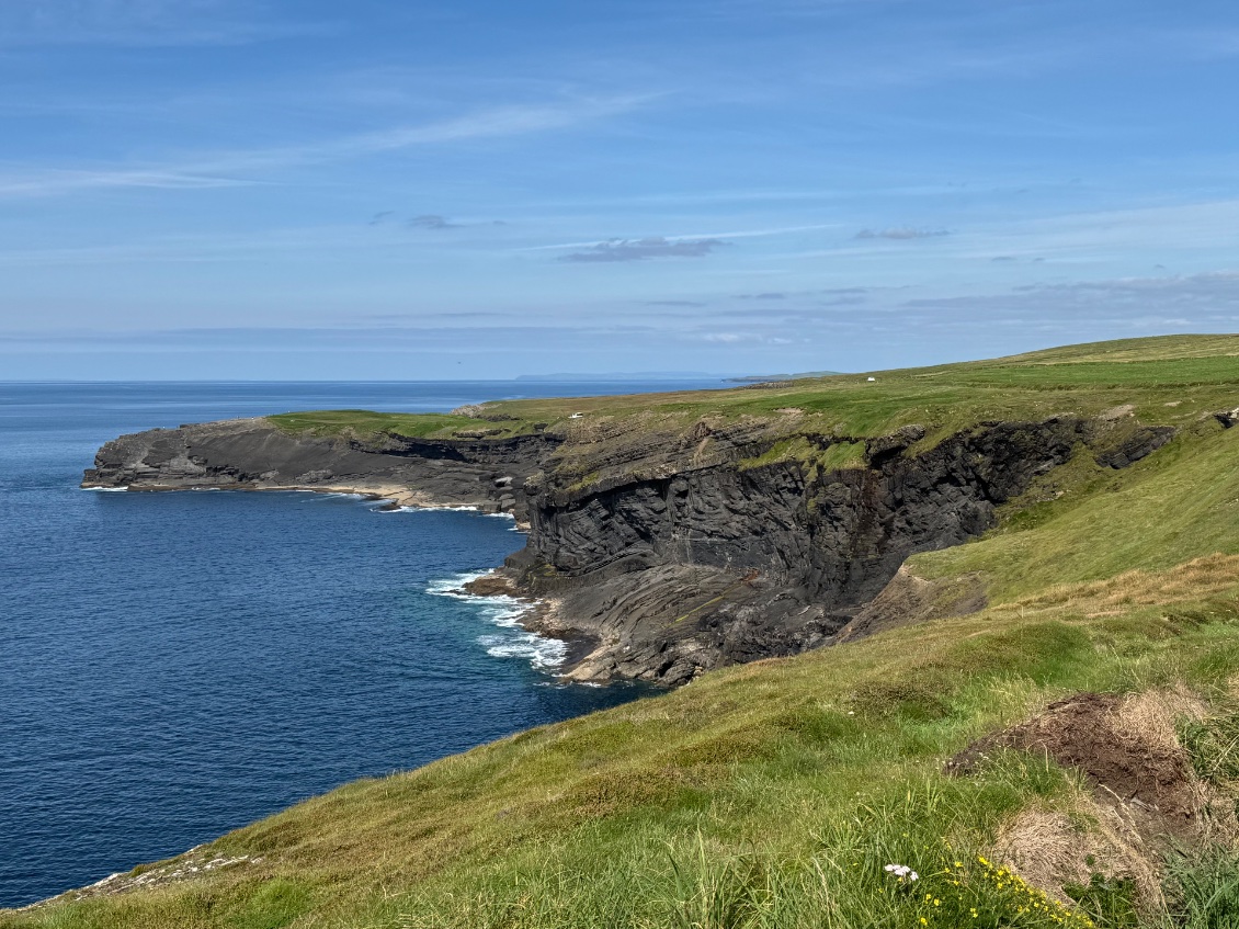 Toujours les falaises mouvementées