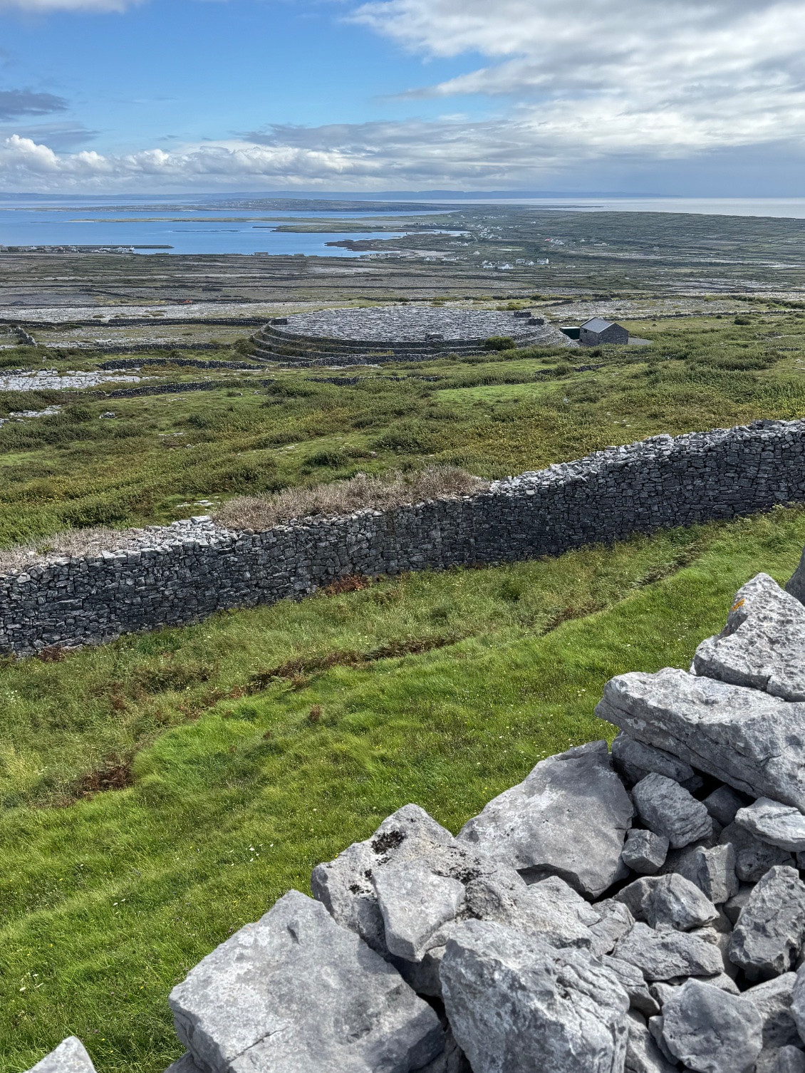 La vue est magnifique sur les autres îles d’Aran