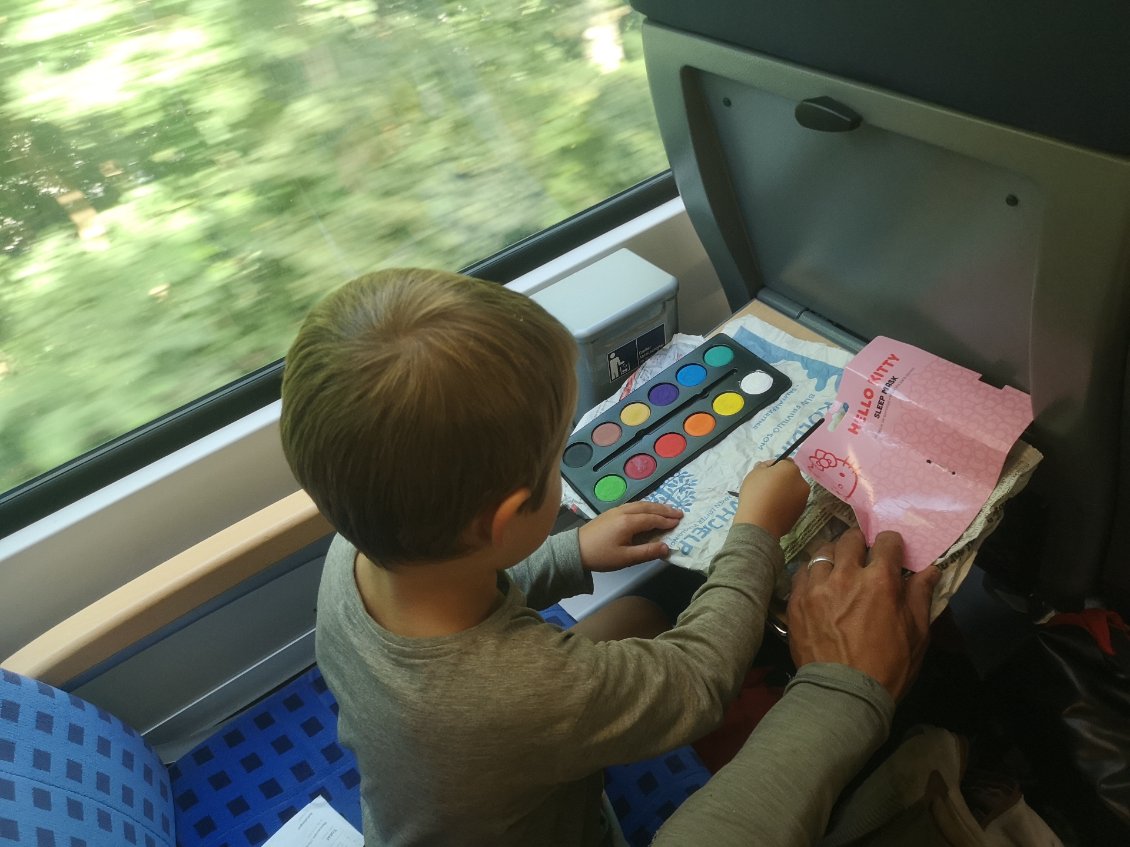 Peinture dans le train, ç'est osé mais ça marche!