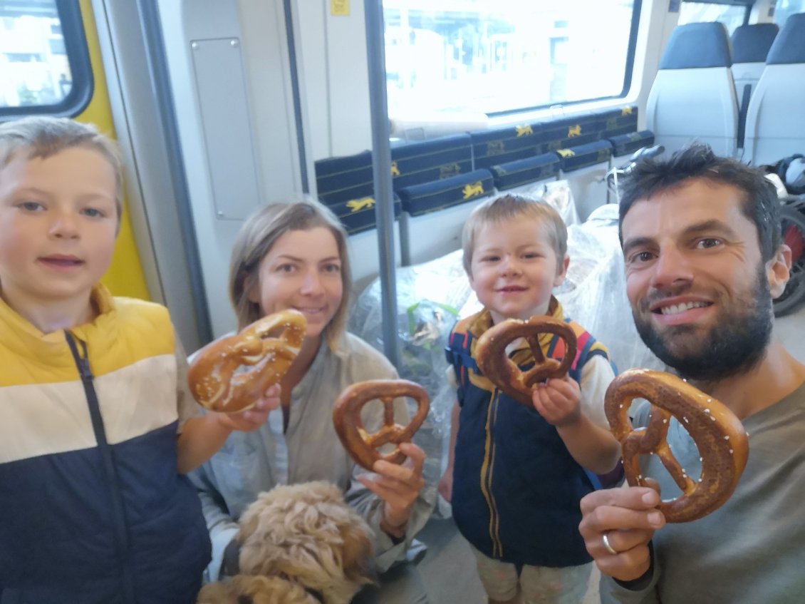 En Allemagne après le train de nuit, p'tit déj bretzel!!