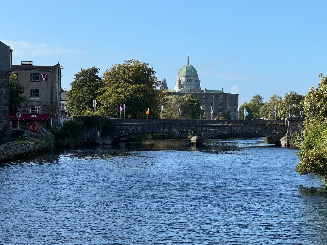 O’Brian bridge et la cathédrale de Galway
