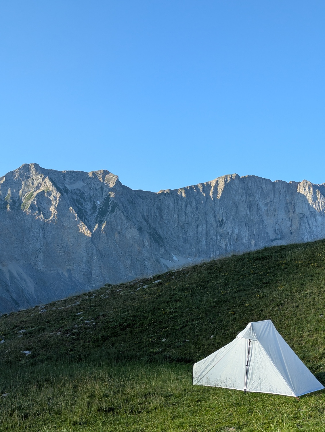 En mât de tarp, bien pratique de pouvoir ajuster la hauteur.