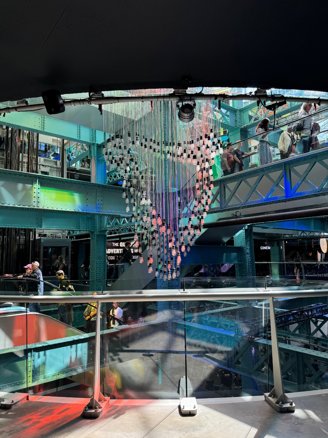 Une belle œuvre représentant le harpe de Guiness, qui sera reprise par le gouvernement Irlandais