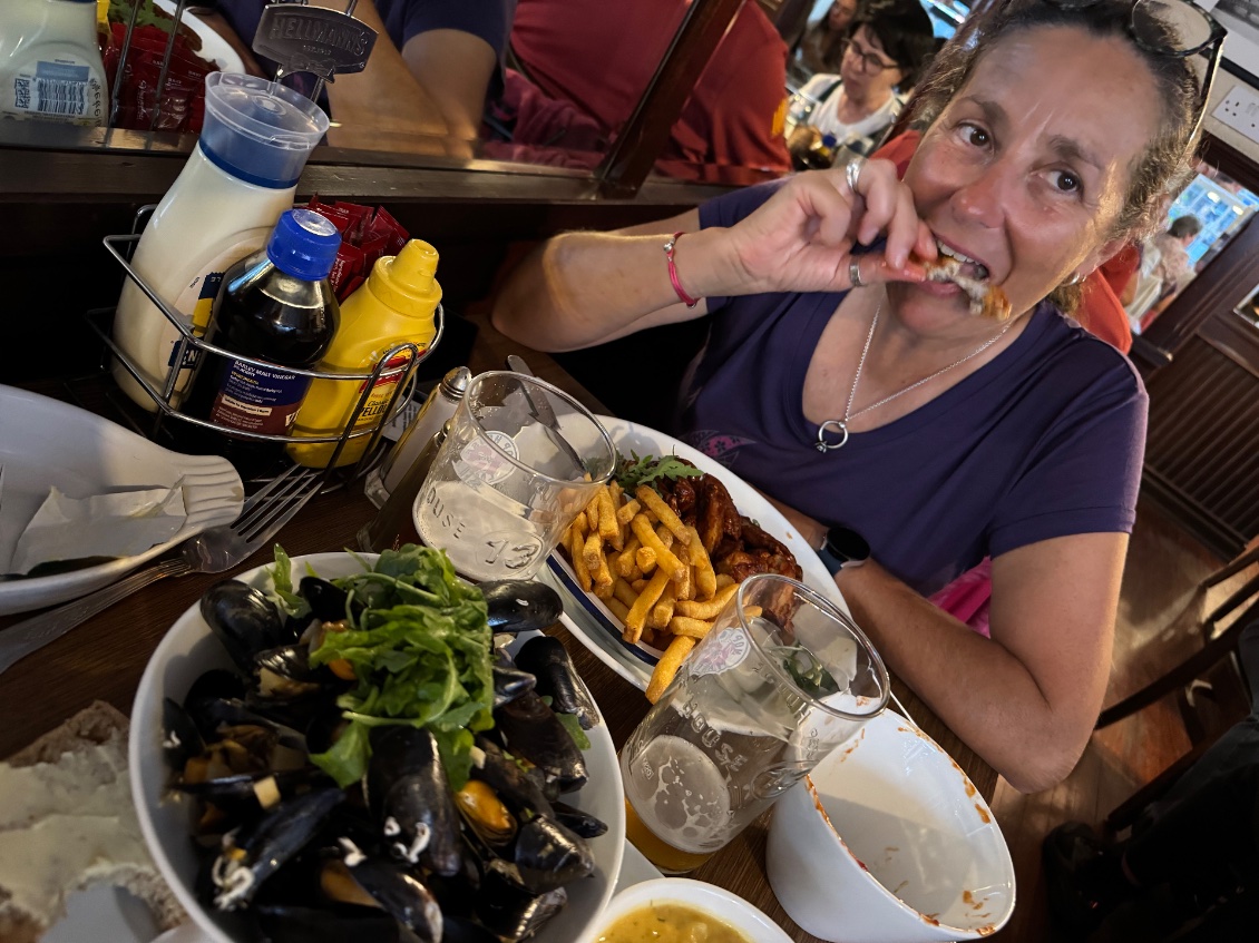 C’est copieux ! Ce que l’on ne voit pas c’est le niveau sonore du restaurant, très élevé comme dans les pubs bondés