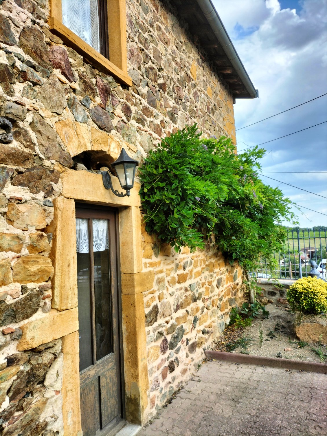 Départ réel depuis les pierres dorés du Beaujolais ...