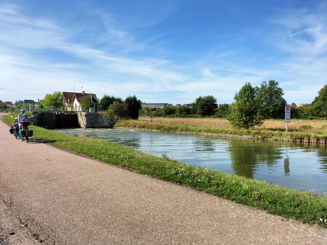 Vive les chemins de Halage le long des canaux