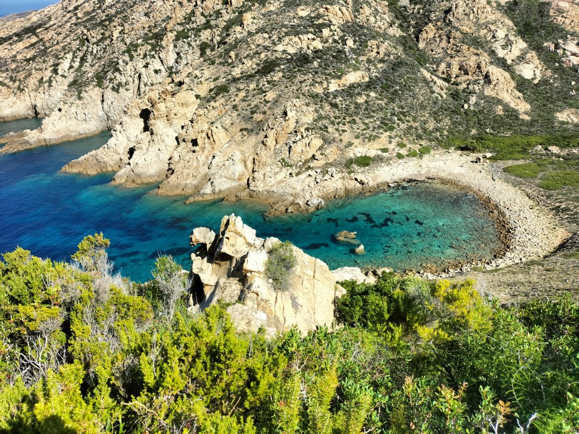 la couleur de l'eau est splendide
