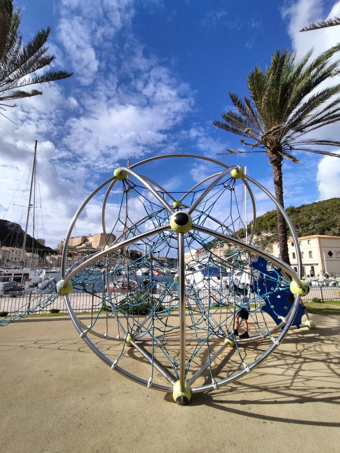 Dernière aire de jeux française sur le port de Bonifacio avant d'embarquer