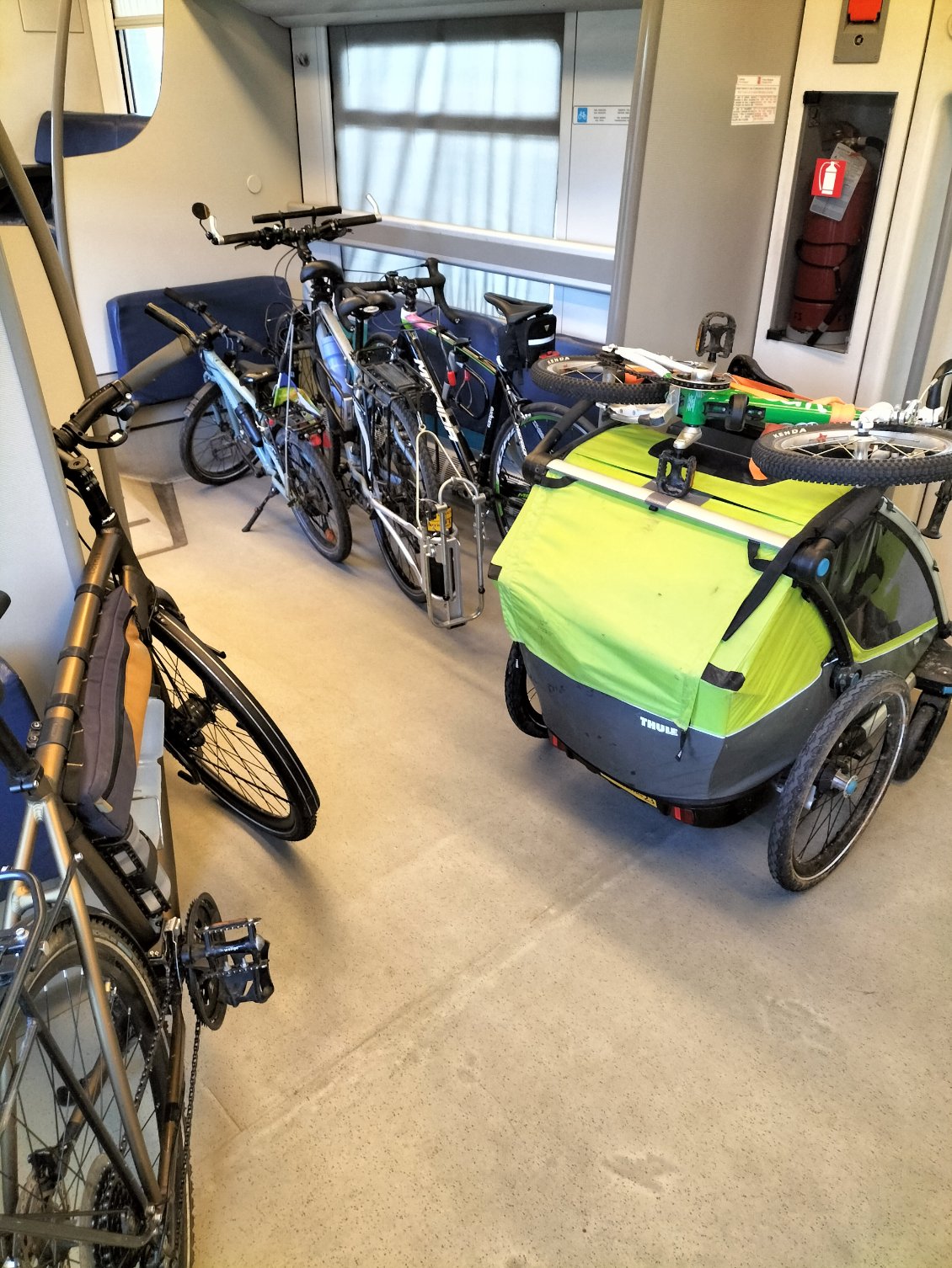 il y avait déjà un vélo lors de notre arrivée. Pas bien grave, tout le monde à trouver une place.