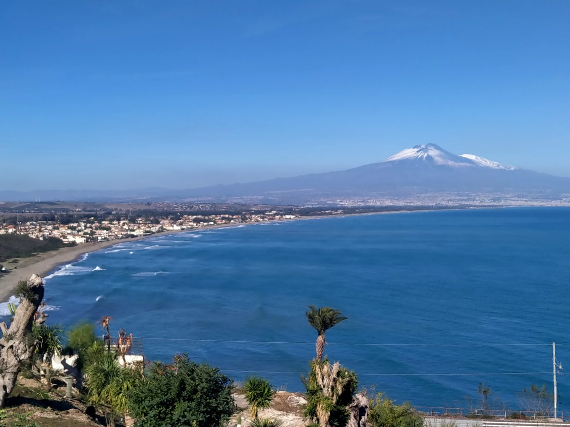 Le volcan Etna enneigé