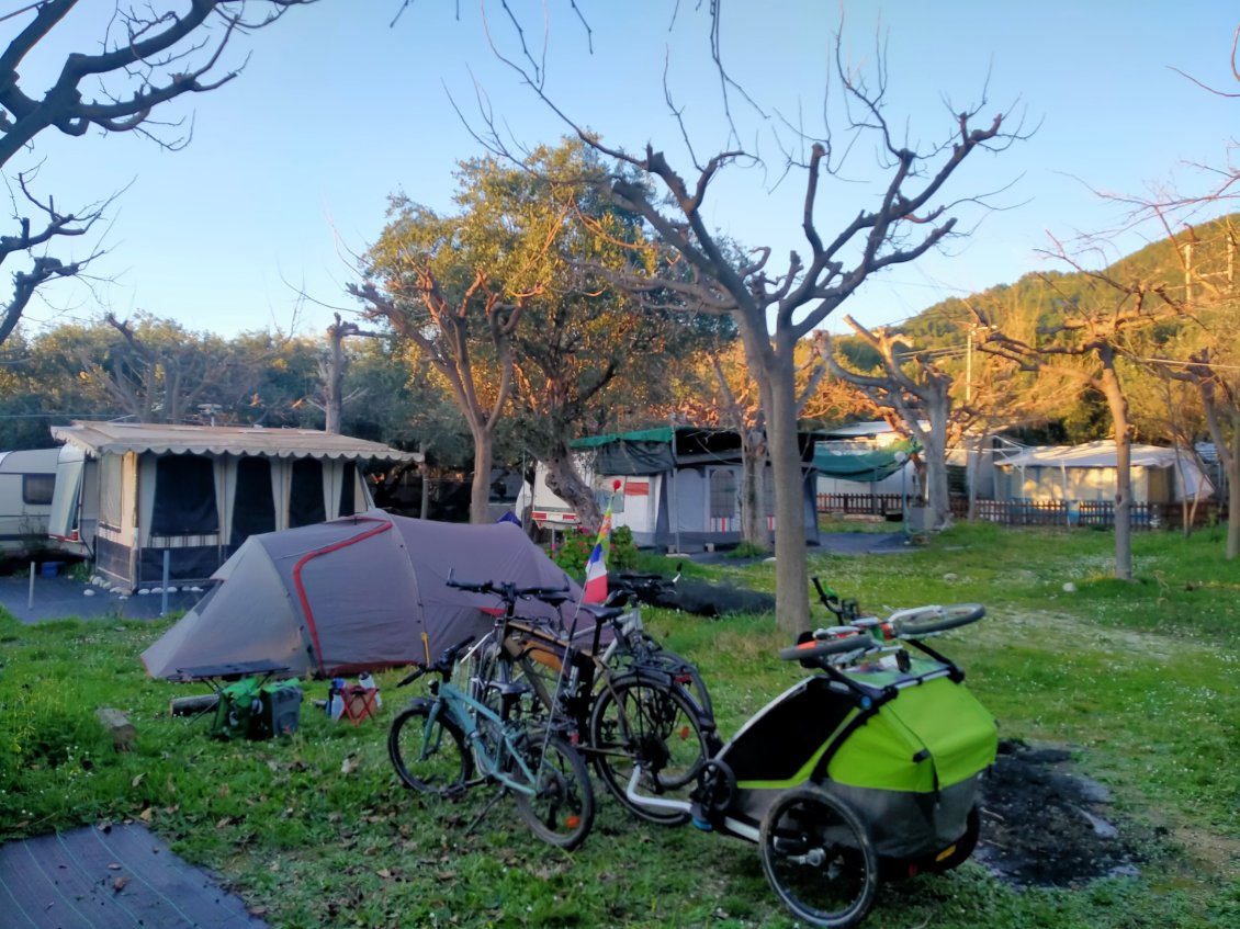 Bivouac dans un camping fermé !