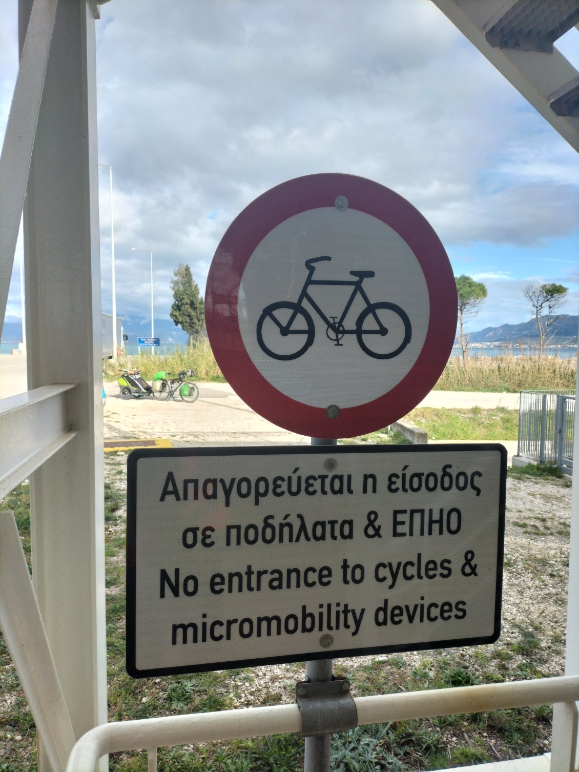 malheureusement interdit de le traverser en vélo