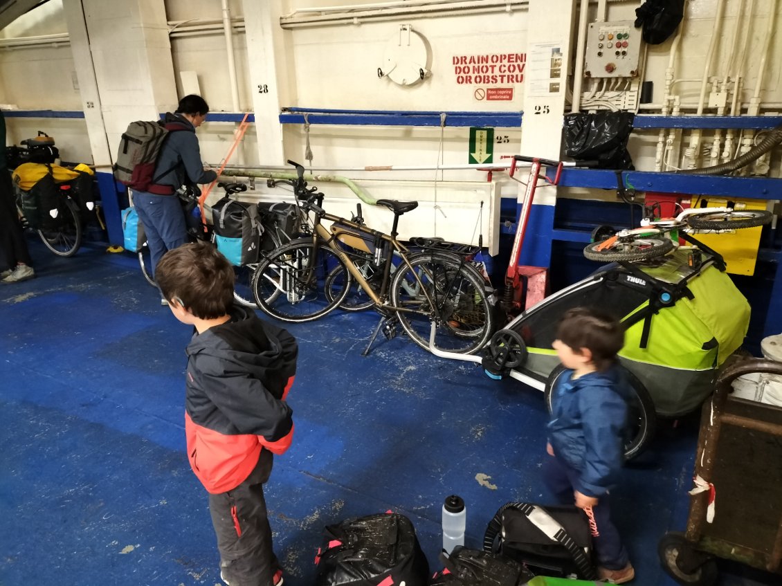 Cette fois, nous ne sommes pas les seuls voyageurs à vélo