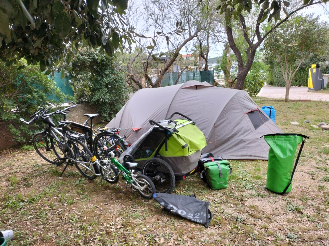 bivouac dans un camping pas encore ouvert