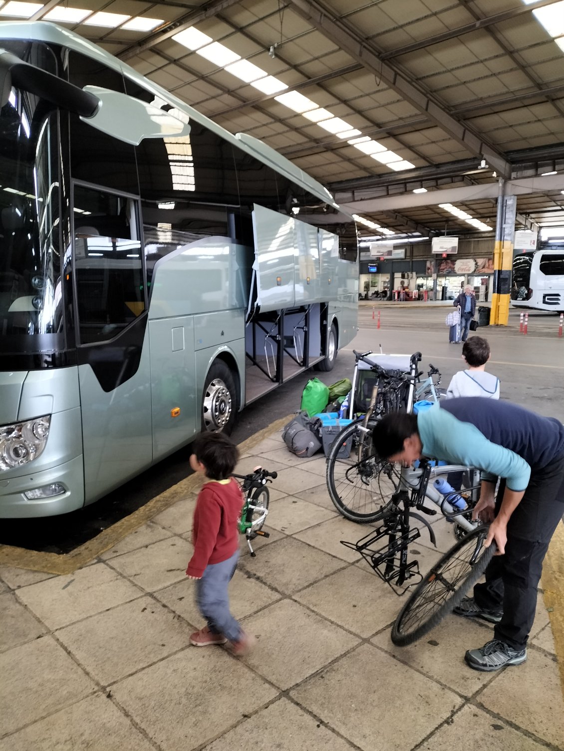 Remontage en arrivant à la gare routière d'Athène