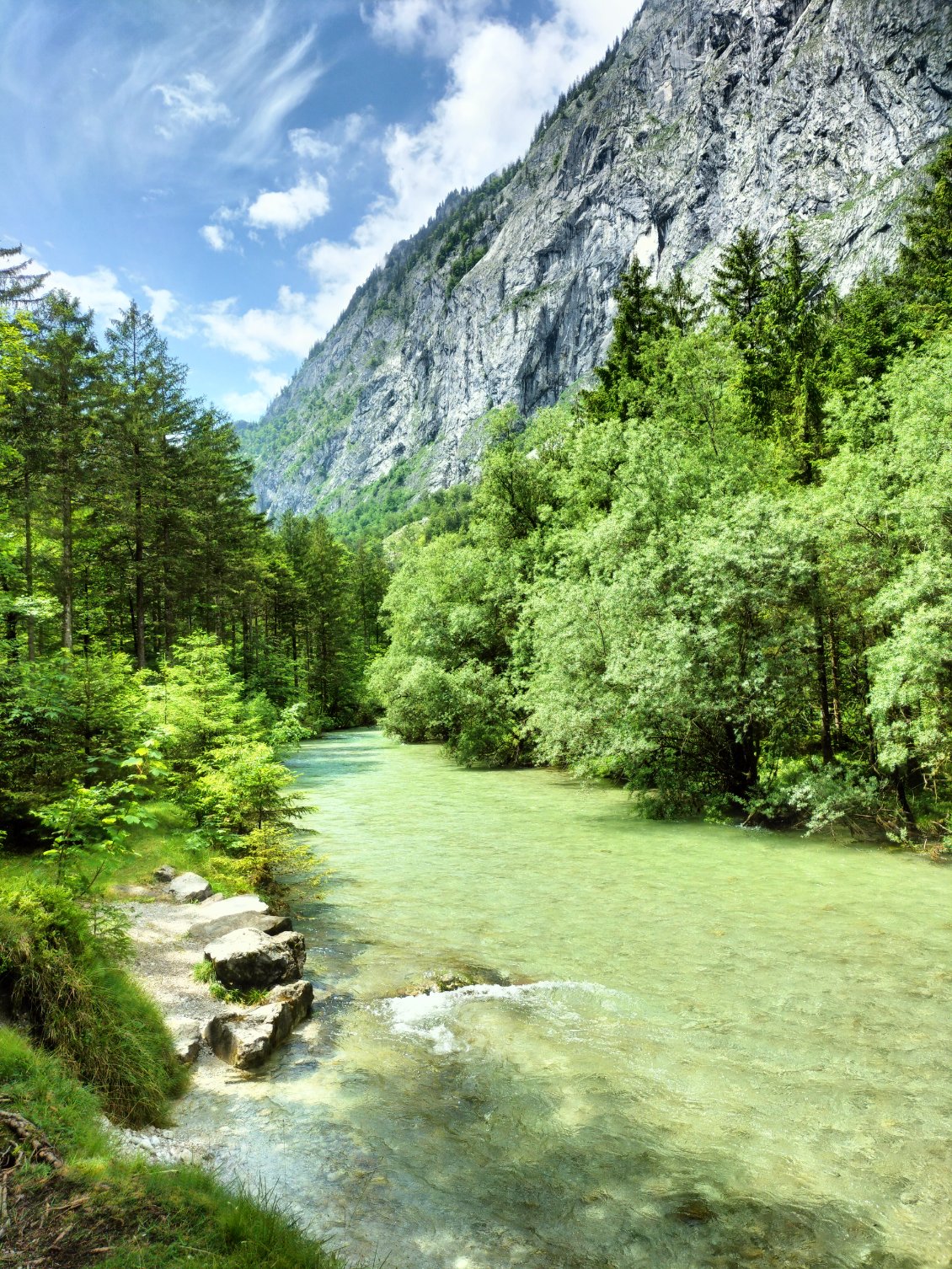 La rivière attenante n'a pas à rougir car elle est également magnifique