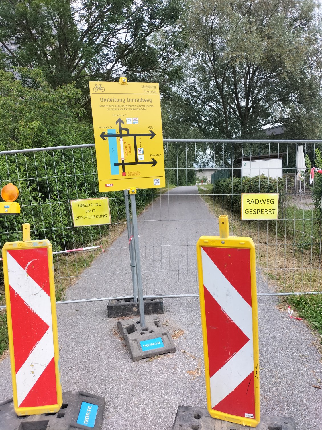 Nous y voilà, la rivière à débordée !
mais qu'elle belle organisation avec la mise en place d'une vraie déviation spéciale vélo