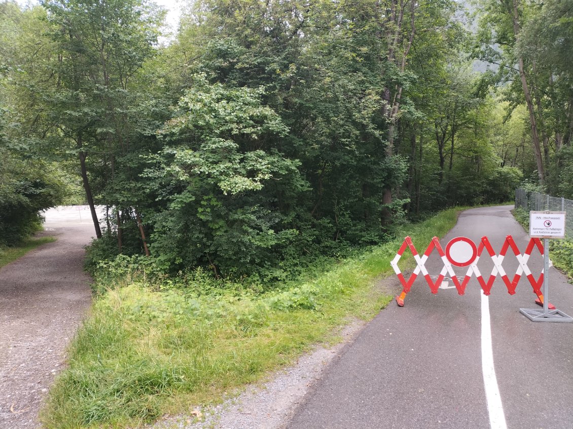 La rivière a débordée ici aussi, impossible d'aller plus loin, arrêt obligatoire à Imst
