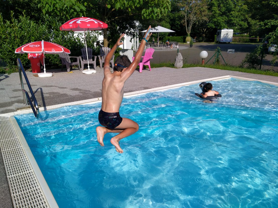 Piscine du camping pour se rafraichir