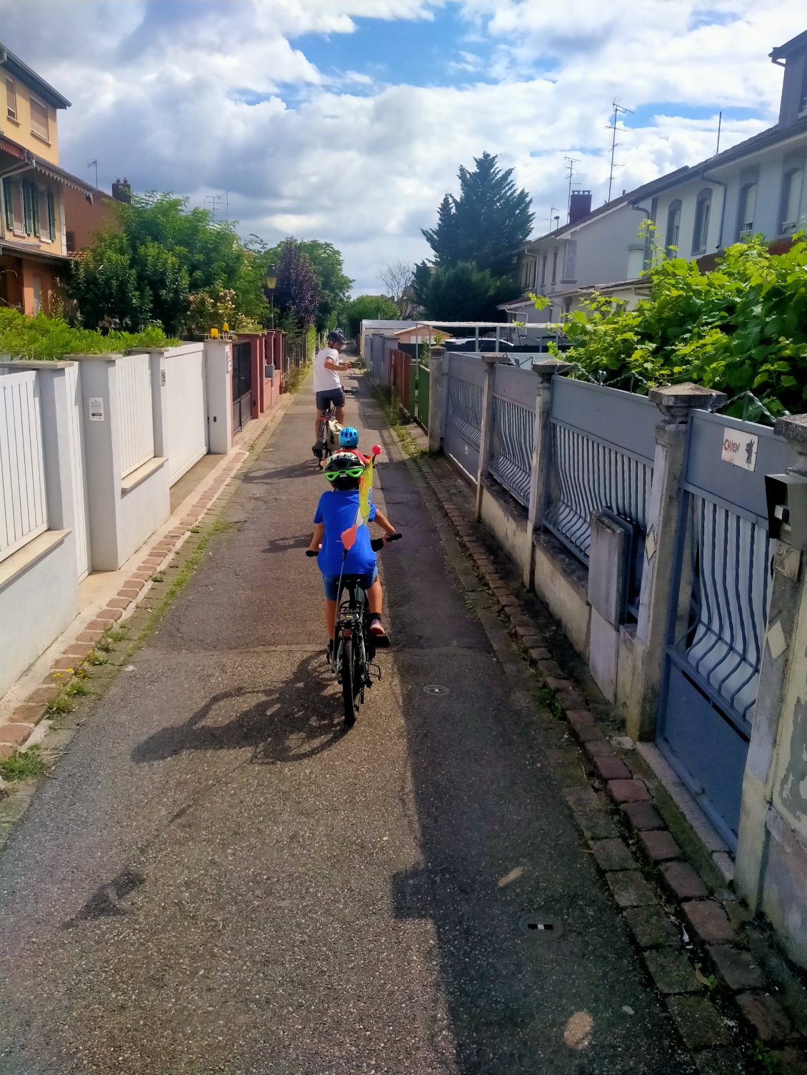 Un peu étroite cette "rue"