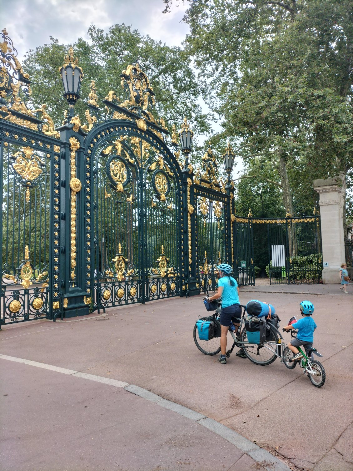 Parc de la tête d'or où nous rejoignent familles et amis pour partager notre dernier pique-nique