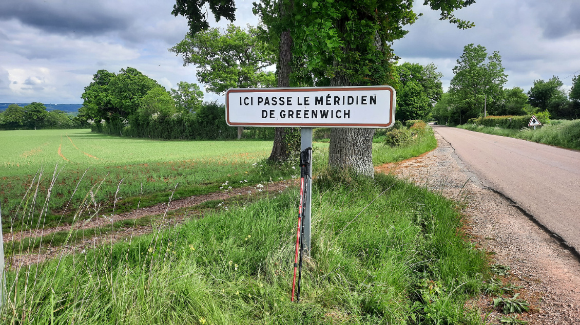 À pied.
Au plus près du méridien de Greenwich