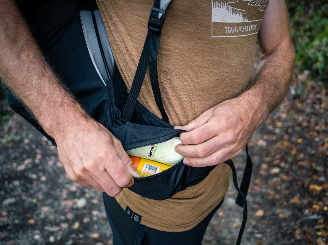 Une seule poche ceinture, côté droit. Son volume est assez généreux.